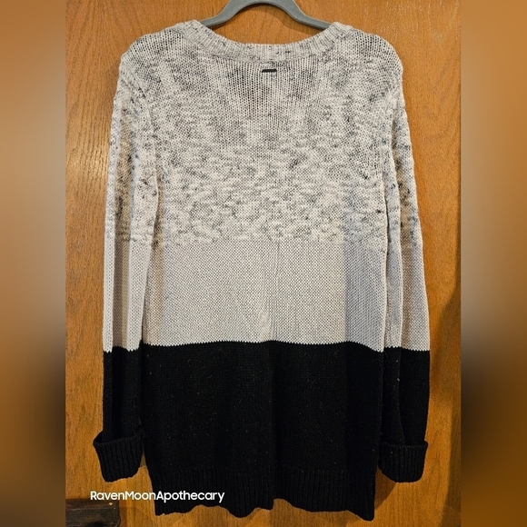 Calvin Kline Sweater - Picture 2 of 6